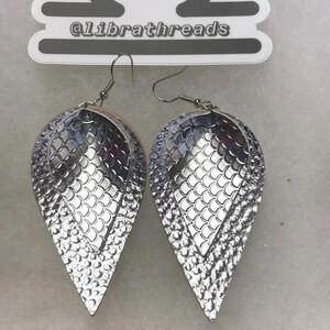 5/$20 silver patterned layered faux‎ leather earrin